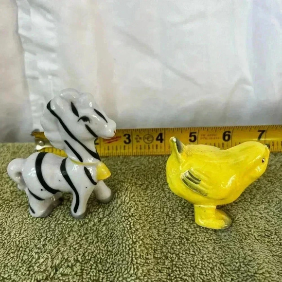 Set of 2 Vintage Japanese Chalkware Figurines Yellow Chick & Zebra With Bell - Picture 3 of 5